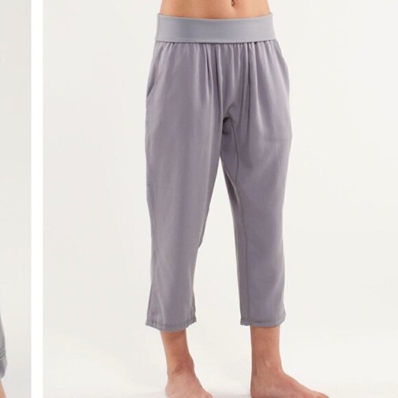 Lululemon post power crop size 4 - Picture 1 of 11